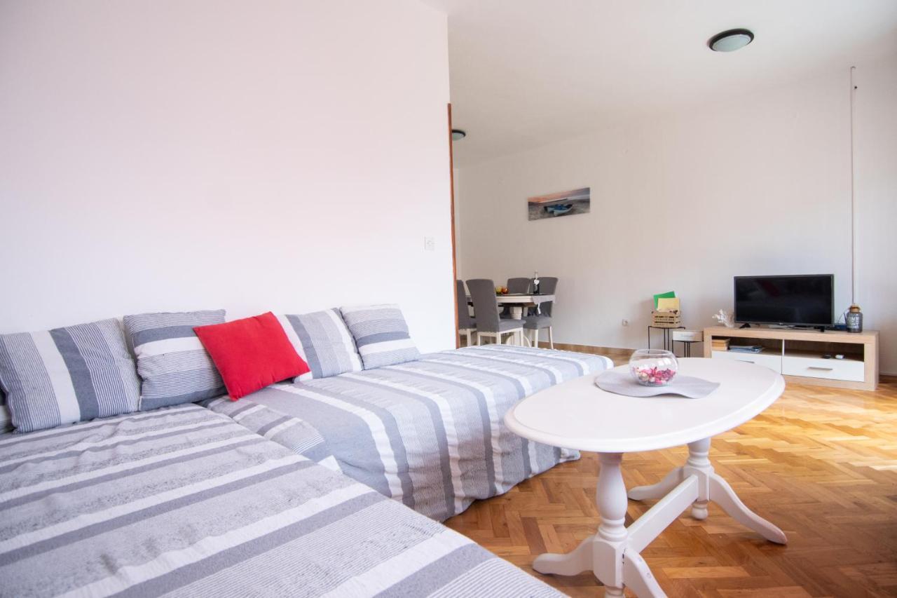 Apartmani Ivana Каштела Экстерьер фото