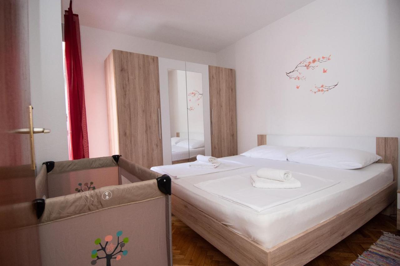 Apartmani Ivana Каштела Экстерьер фото
