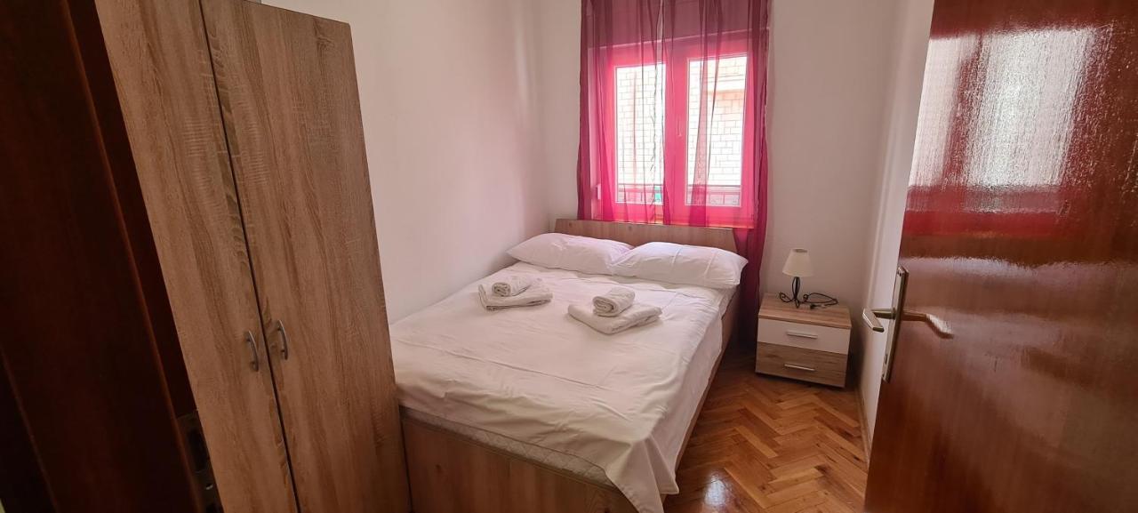 Apartmani Ivana Каштела Экстерьер фото